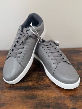 Men's Grey Low-Top Leather-Style Sneakers